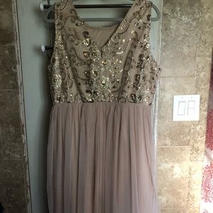 Beige dress w gold accents size XL (women’s 14 US)